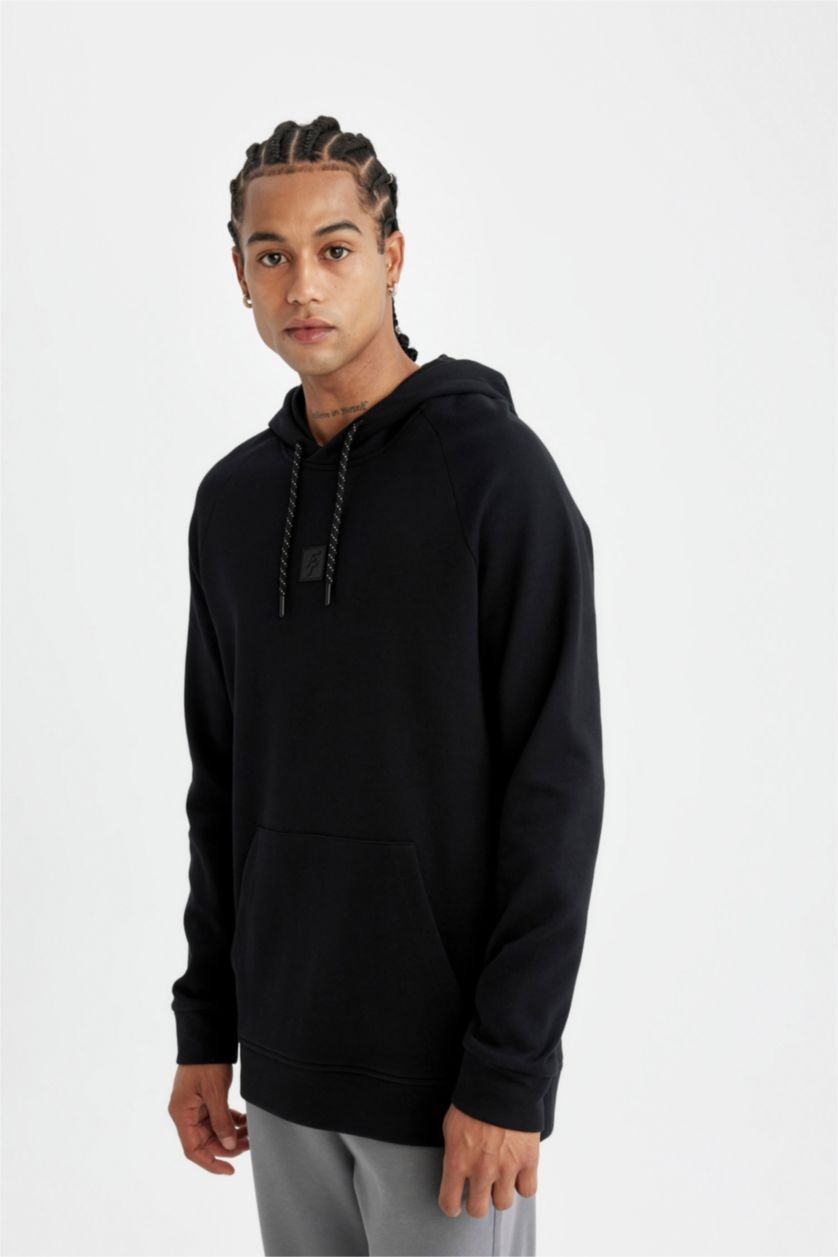 Erkek Siyah Standart Fit Cepli Kapüşonlu Sporcu Sweatshirt