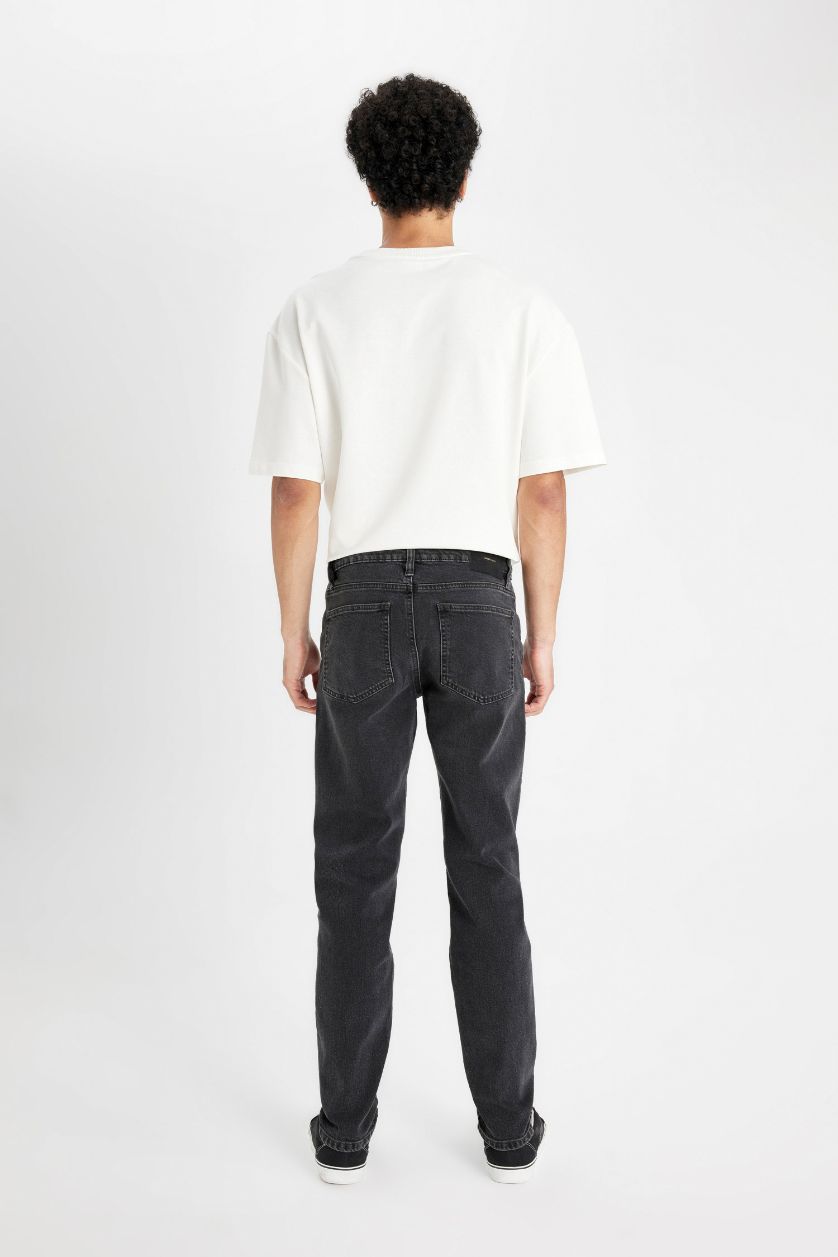 Erkek Siyah Slim Tapered Fit Dar Kalıp Normal Bel Daralan Paça Jean Pantolon
