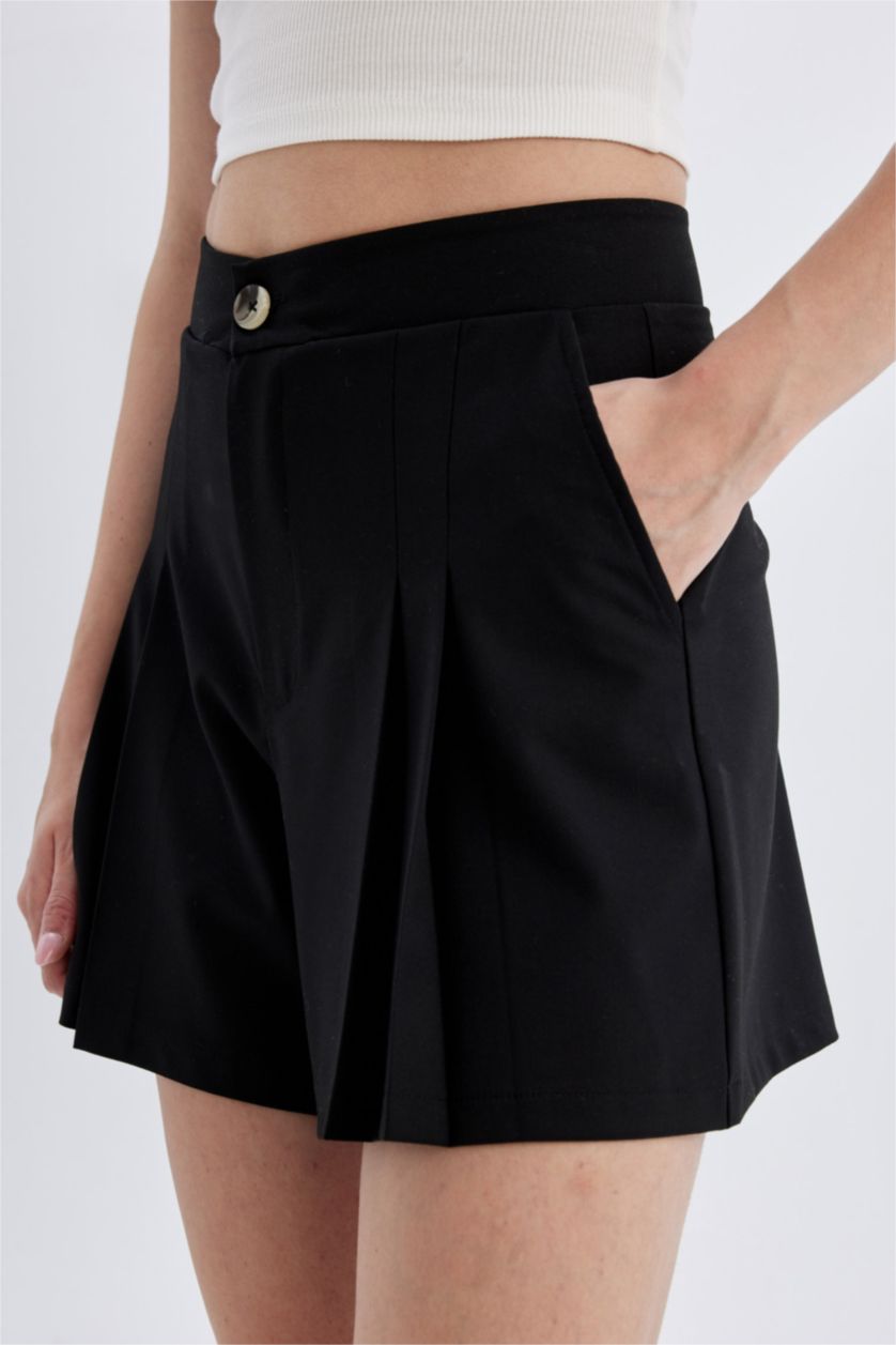 Kadın Siyah Regular Fit Yüksek Bel Pileli Şort