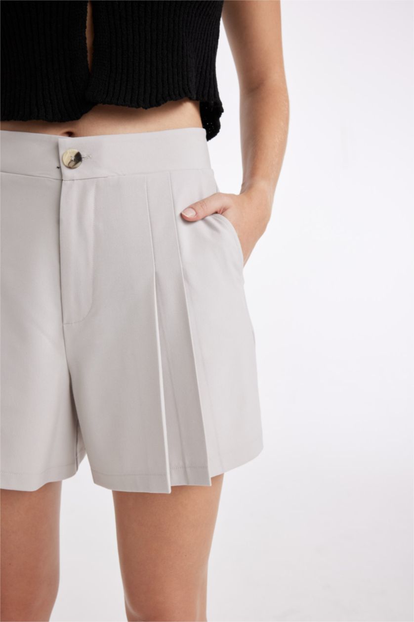 Kadın Açık Gri Regular Fit Yüksek Bel Pileli Şort