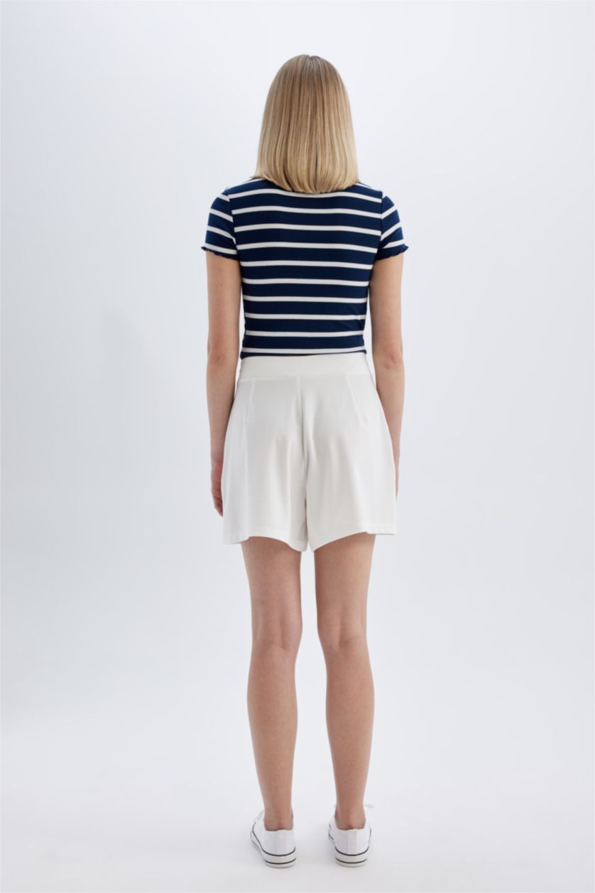 Woman White Regular Fit High Waist Shorts