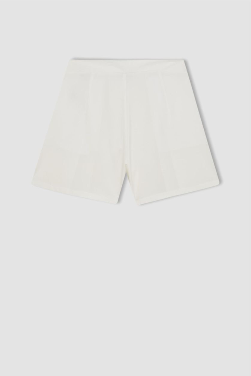 Woman White Regular Fit High Waist Shorts