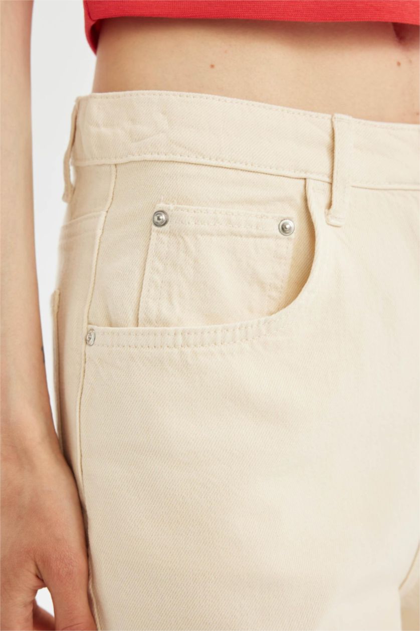 Kadın Ekru Coool Regular Fit Normal Bel Kısa Paça Gabardin Şort