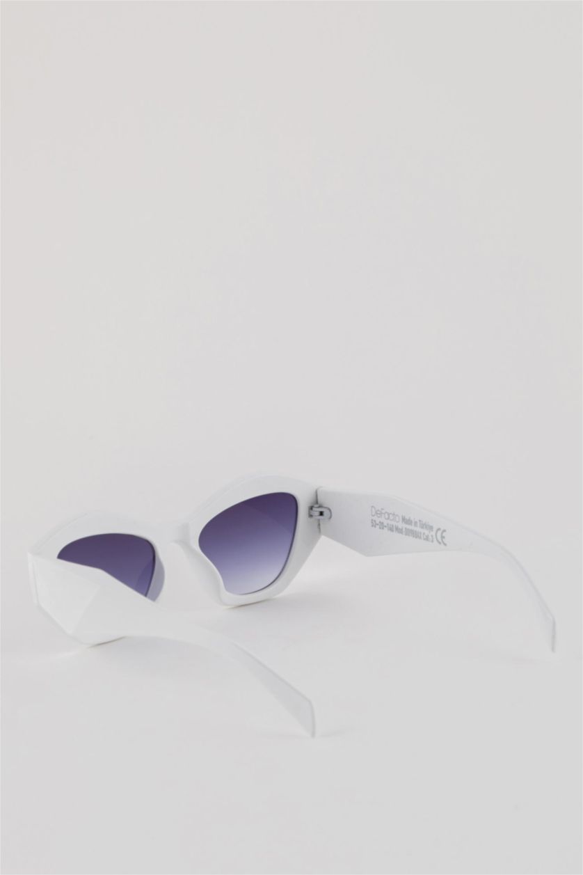 Kadın Kırık Beyaz Kadın Kedi Gözü Güneş Gözlüğü