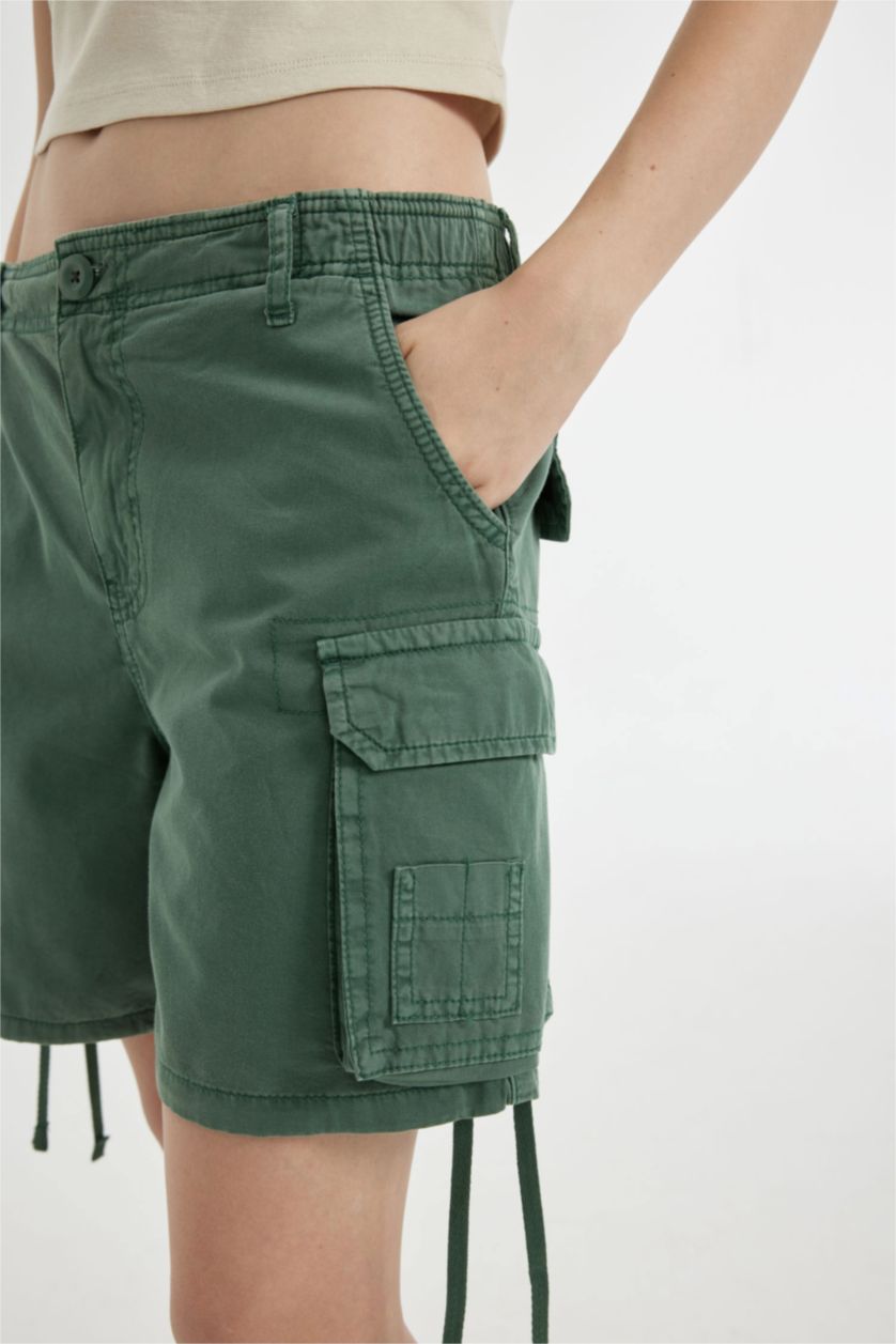Kadın Açık Yeşil Regular Fit Normal Bel Kısa Paça Gabardin Şort