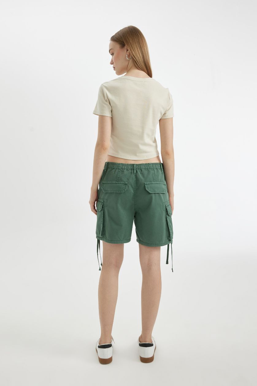 Kadın Açık Yeşil Regular Fit Normal Bel Kısa Paça Gabardin Şort