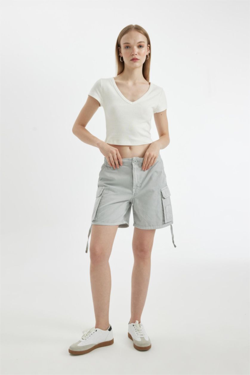 Kadın Açık Gri Regular Fit Normal Bel Kısa Paça Gabardin Şort