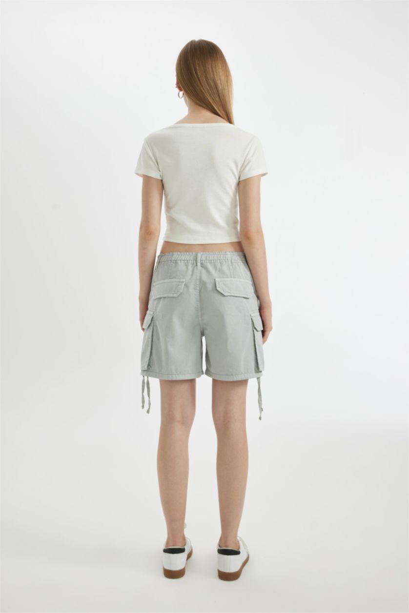 Kadın Açık Gri Regular Fit Normal Bel Kısa Paça Gabardin Şort