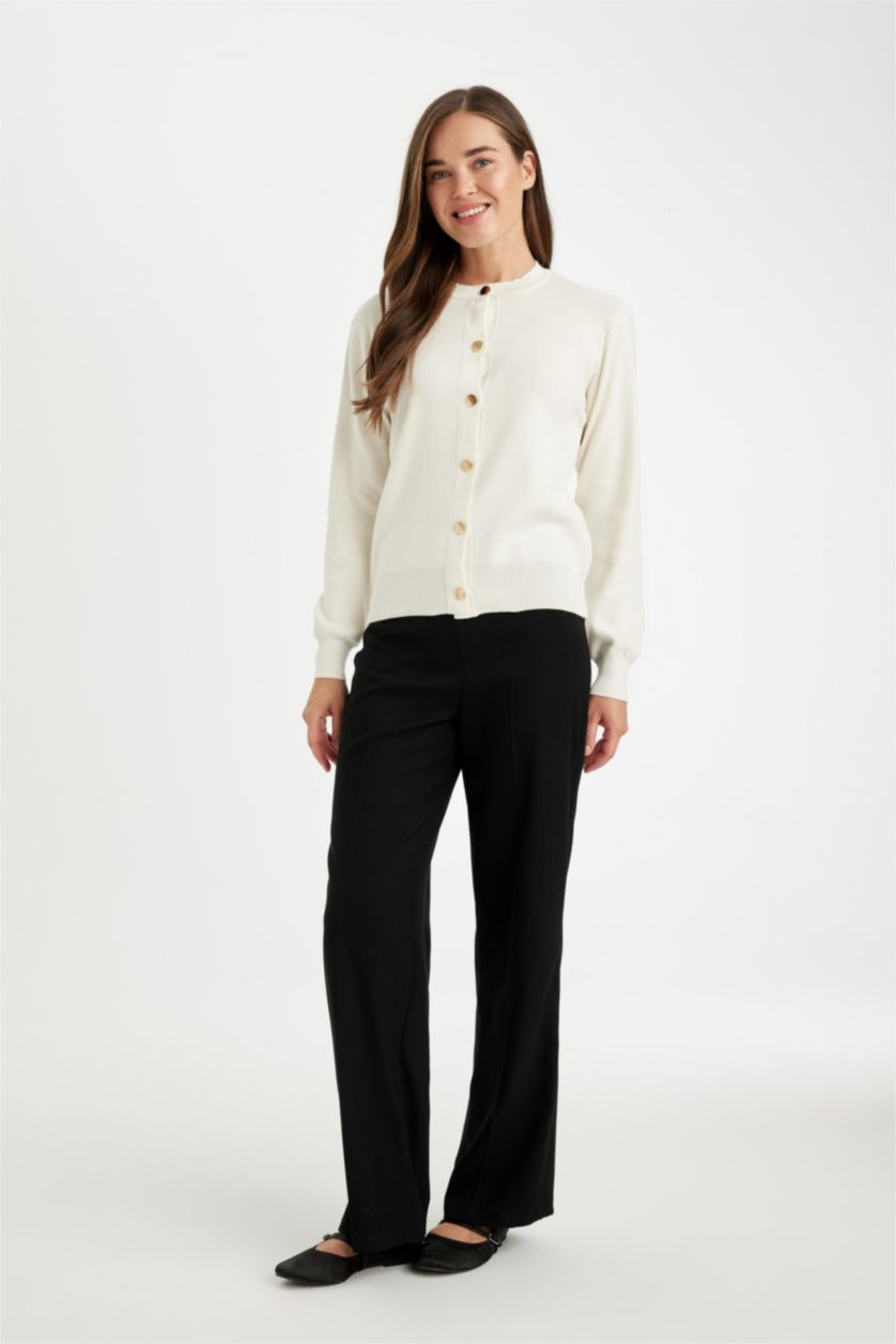 Kadın Ekru Regular Fit Bisiklet Yaka Basic Düz Düğmeli Triko Hırka