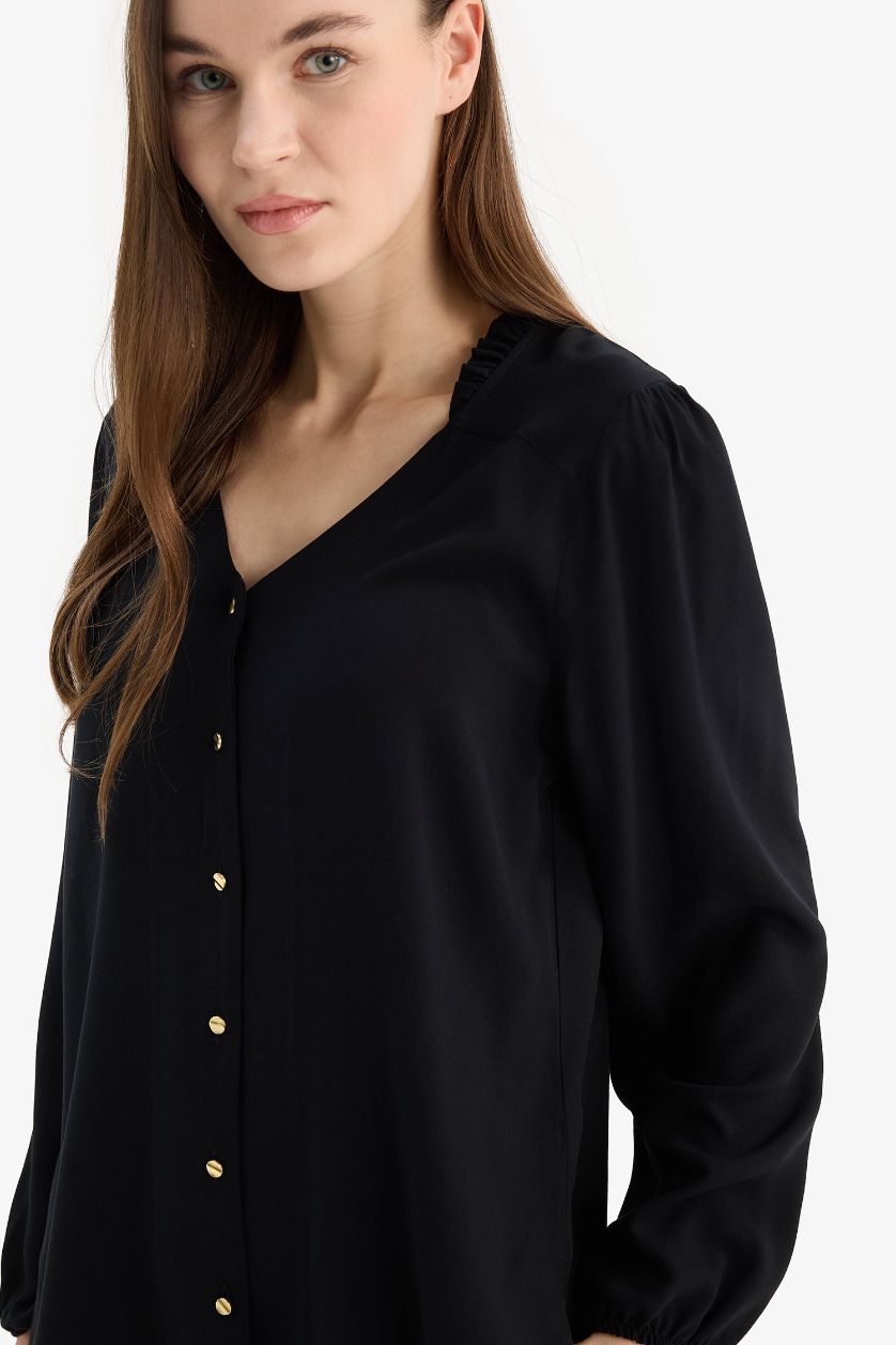 Woman Black Regular Fit V-Neck Long Sleeve Shirt