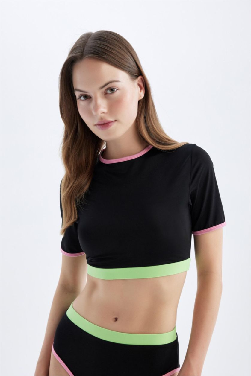 Kadın Siyah Regular Fit Kısa Kollu Sörf Bikini Üstü