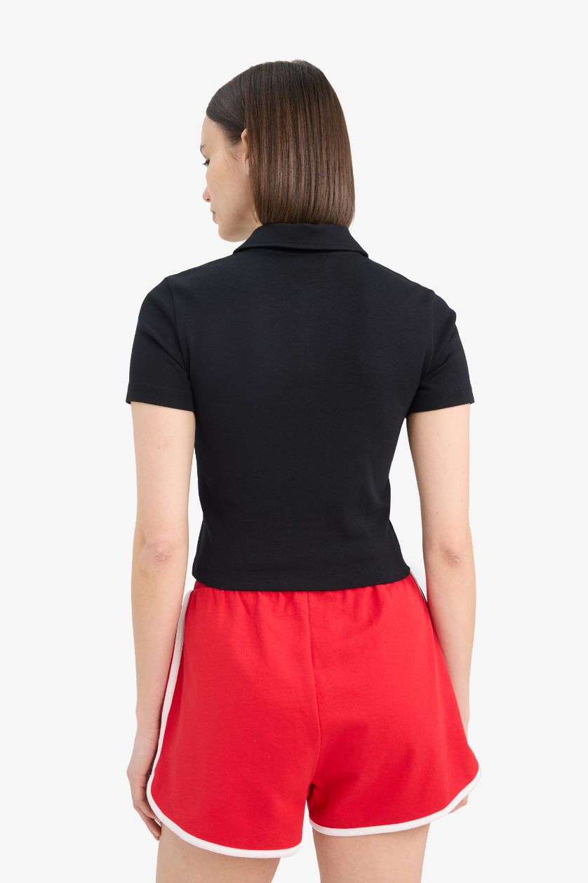 Kadın Siyah Fitted Polo Yaka Baskılı Ribana Kısa Kollu Siyah Tişört