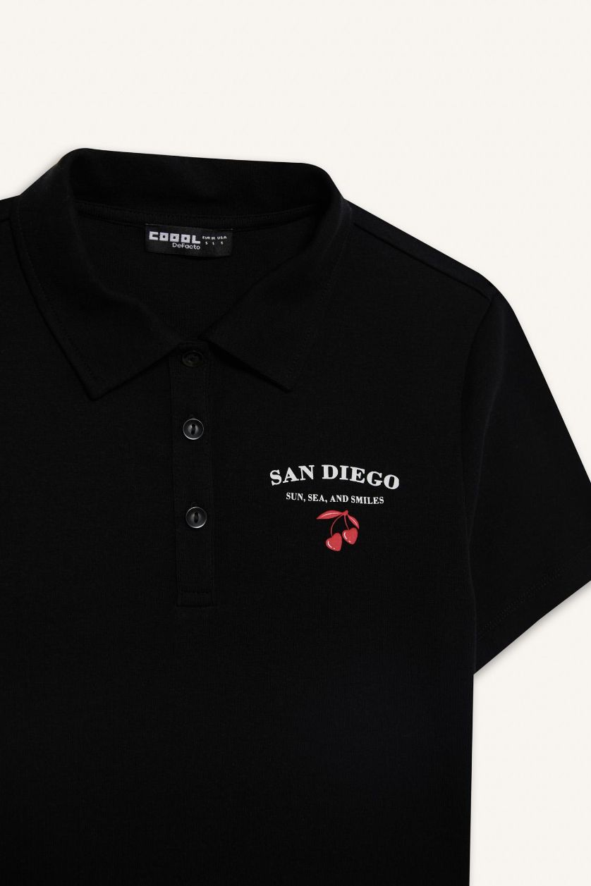 Kadın Siyah Fitted Polo Yaka Baskılı Ribana Kısa Kollu Siyah Tişört