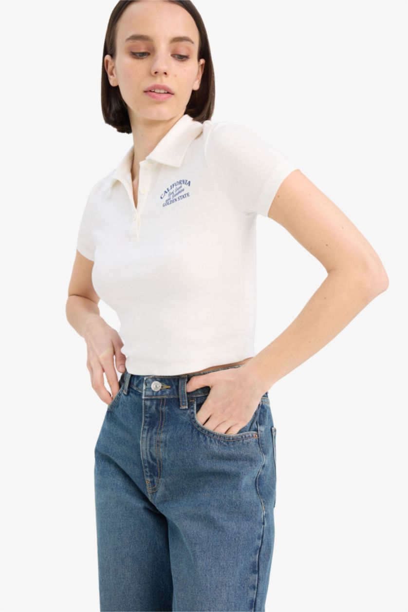 نساء اوف وايت تيشيرت بولو نص كم نسيج مشروط بطبعة شعار سليم فيت