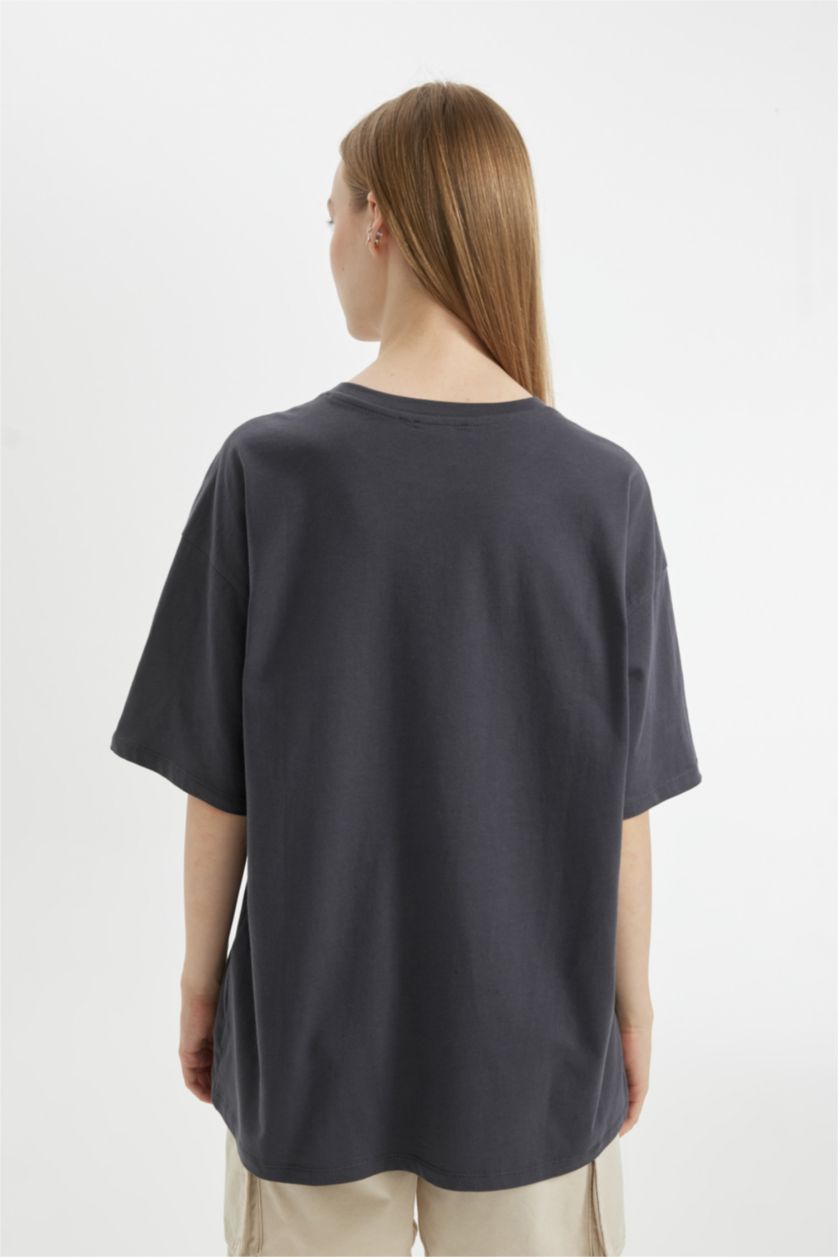 حريمي أنثرا تيشيرت اوفر سايز نص كم مطبوع من سكوبي دو