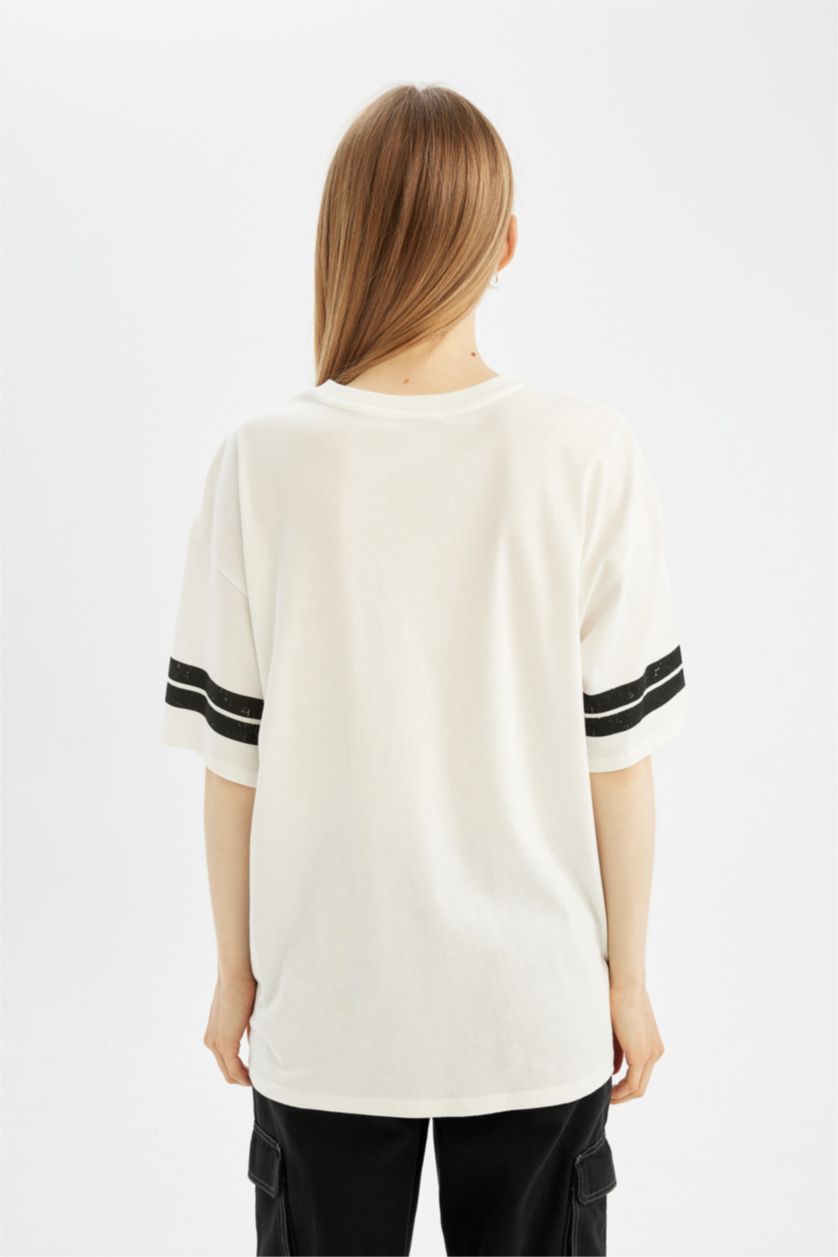 نساء اوف وايت تيشيرت اوفر سايز بياخة مستديرة من Looney Tunes