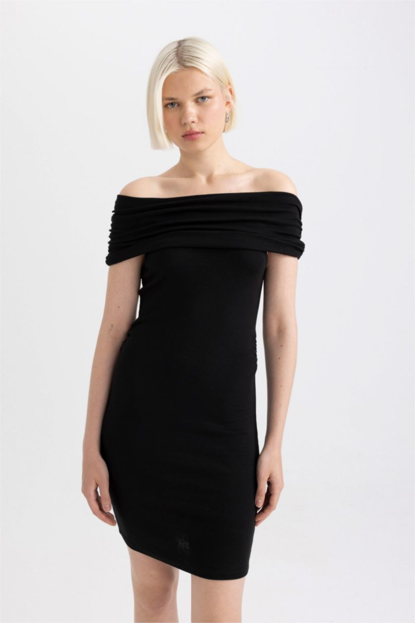 Kadın Siyah Bodycon Vücudu Saran Omzu Açık Fitilli Kaşkorse Uzun Kollu Mini Elbise