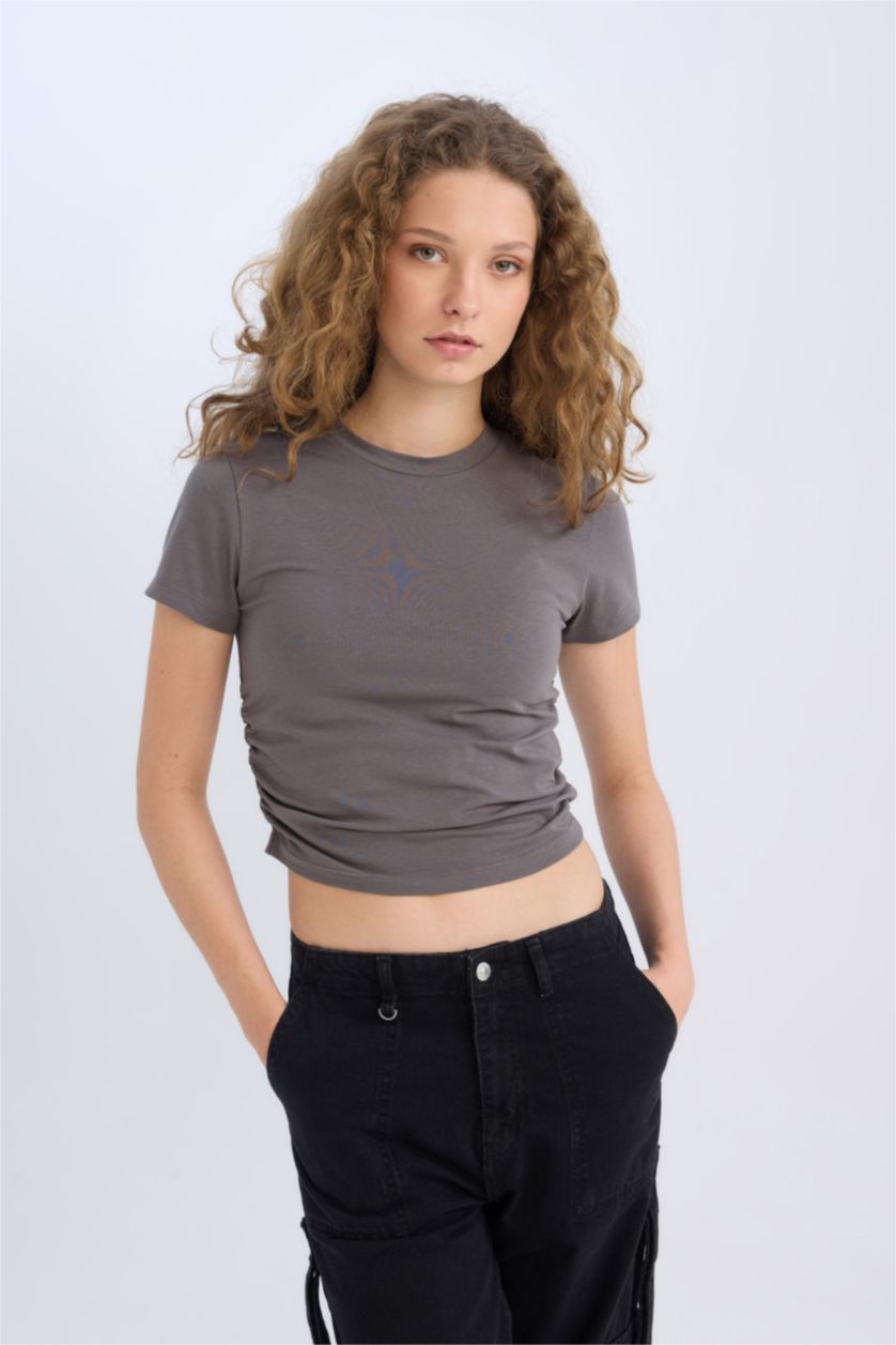 Woman Grey Fitted Crew Neck Short Sleeve T-Shirt