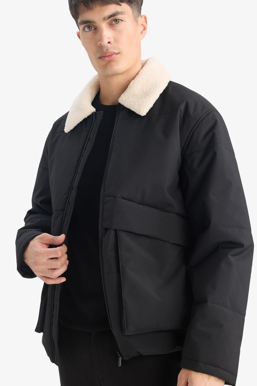 Erkek Siyah Su İtici Rüzgar Geçirmez Slim Fit Dar Kesim Suni Kürklü Polo Yaka Astarlı Fermuarlı Cepli Mont