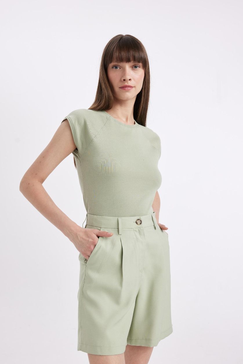 نساء أخضر فاتح شورت برجل واسع وخصر عالي