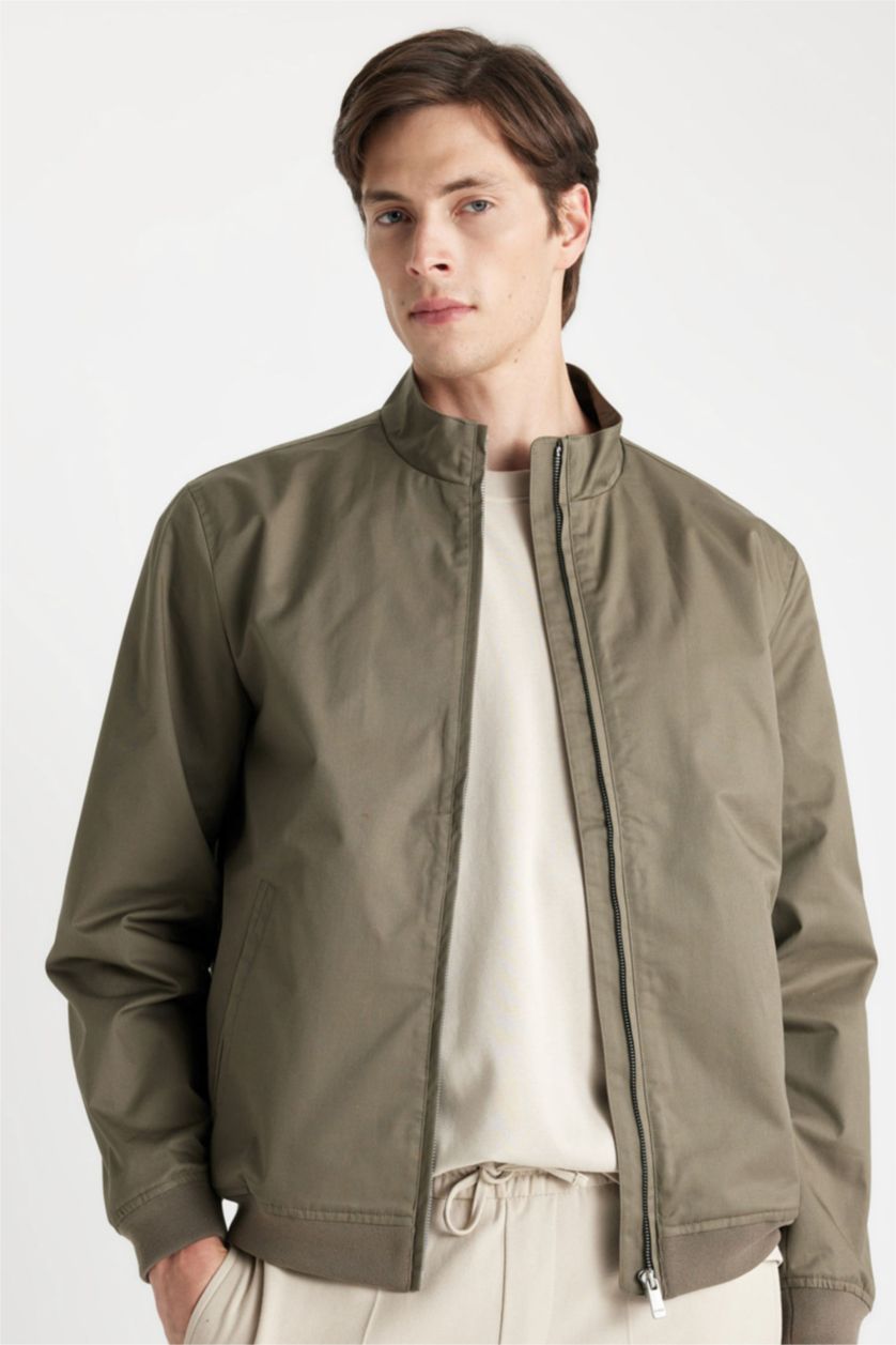 رجالي كاكي جاكيت خفيف سليم فيت بياقة عالية وتر برووف بجيوب بسوسته
