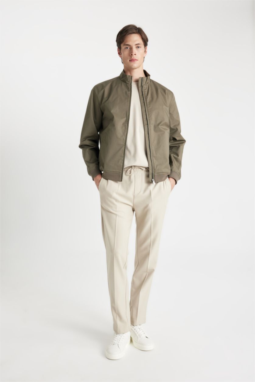 رجالي كاكي جاكيت خفيف سليم فيت بياقة عالية وتر برووف بجيوب بسوسته