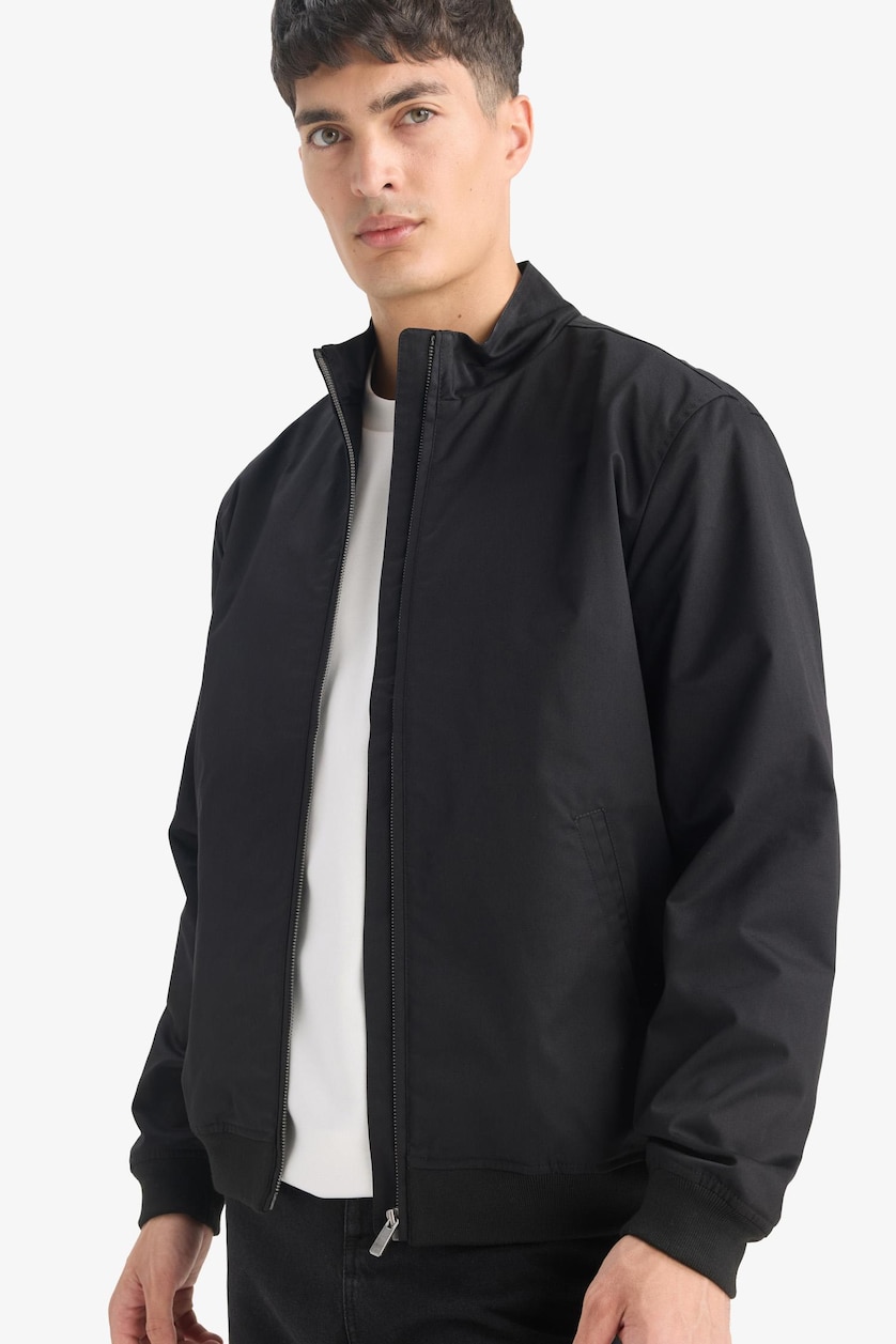 Men Black Zipper Puffer Jacket