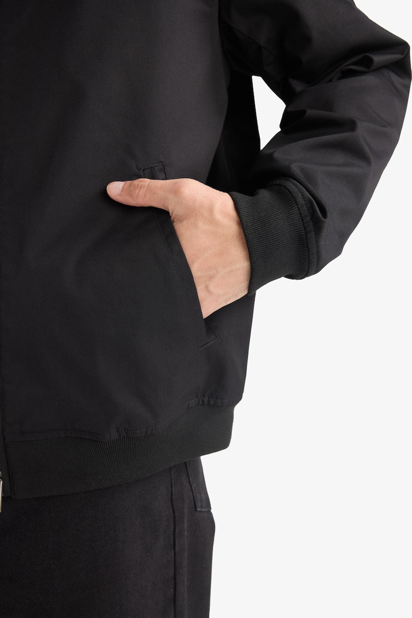 Men Black Zipper Puffer Jacket