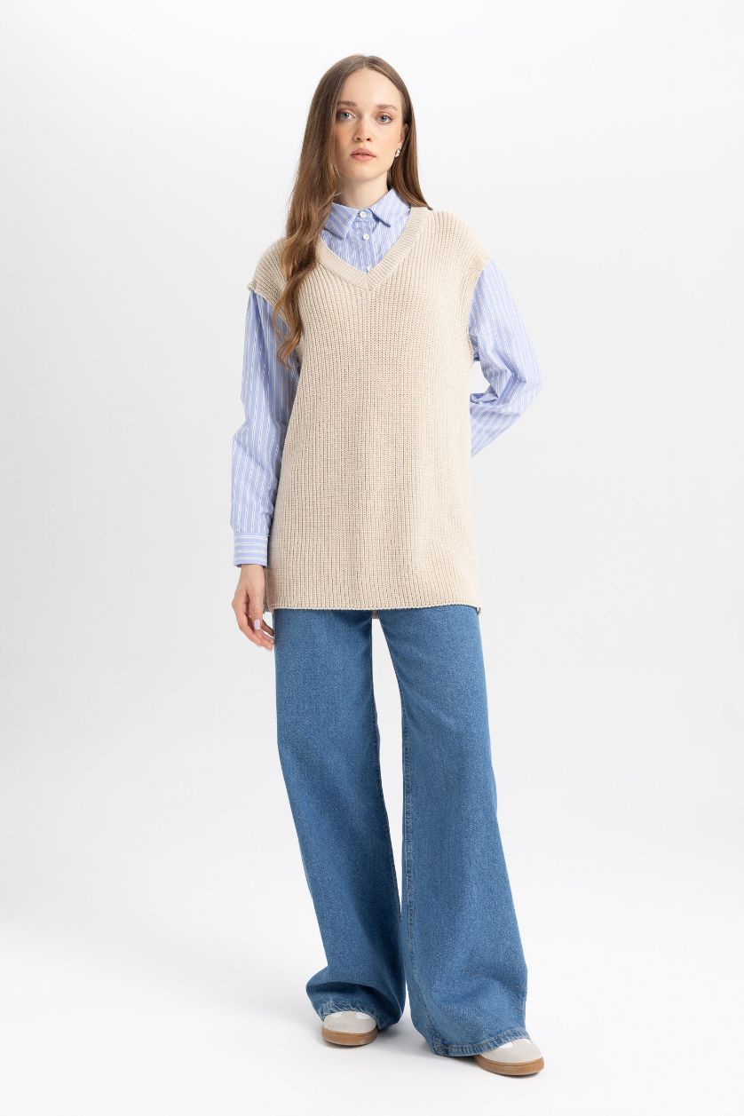 Kadın Bej Regular Fit V Yaka Yandan Yırtmaçlı Triko Süveter Tunik