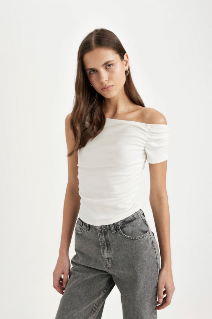 Woman White Slim Fit One Shoulder Ribana Short Sleeve T-Shirt