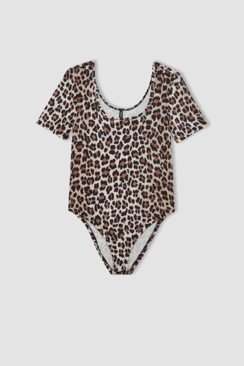 نساء بيج فاتح تيشيرت اوفر جلد النمر سليم فيت برقبة مدورة