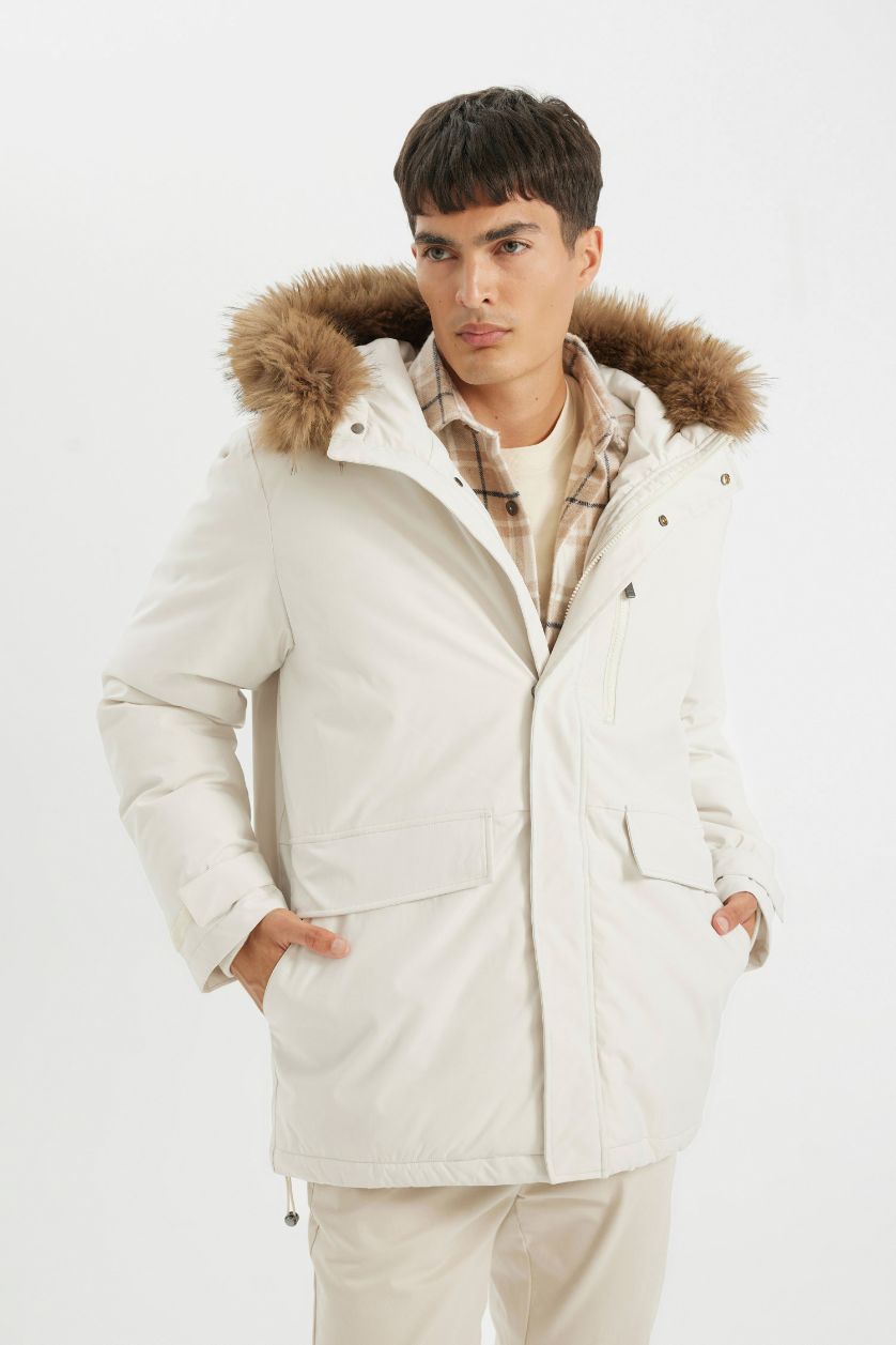 Erkek Ekru Regular Fit Kapüşonlu Fermuarlı Cepli Kürklü Mont Parka