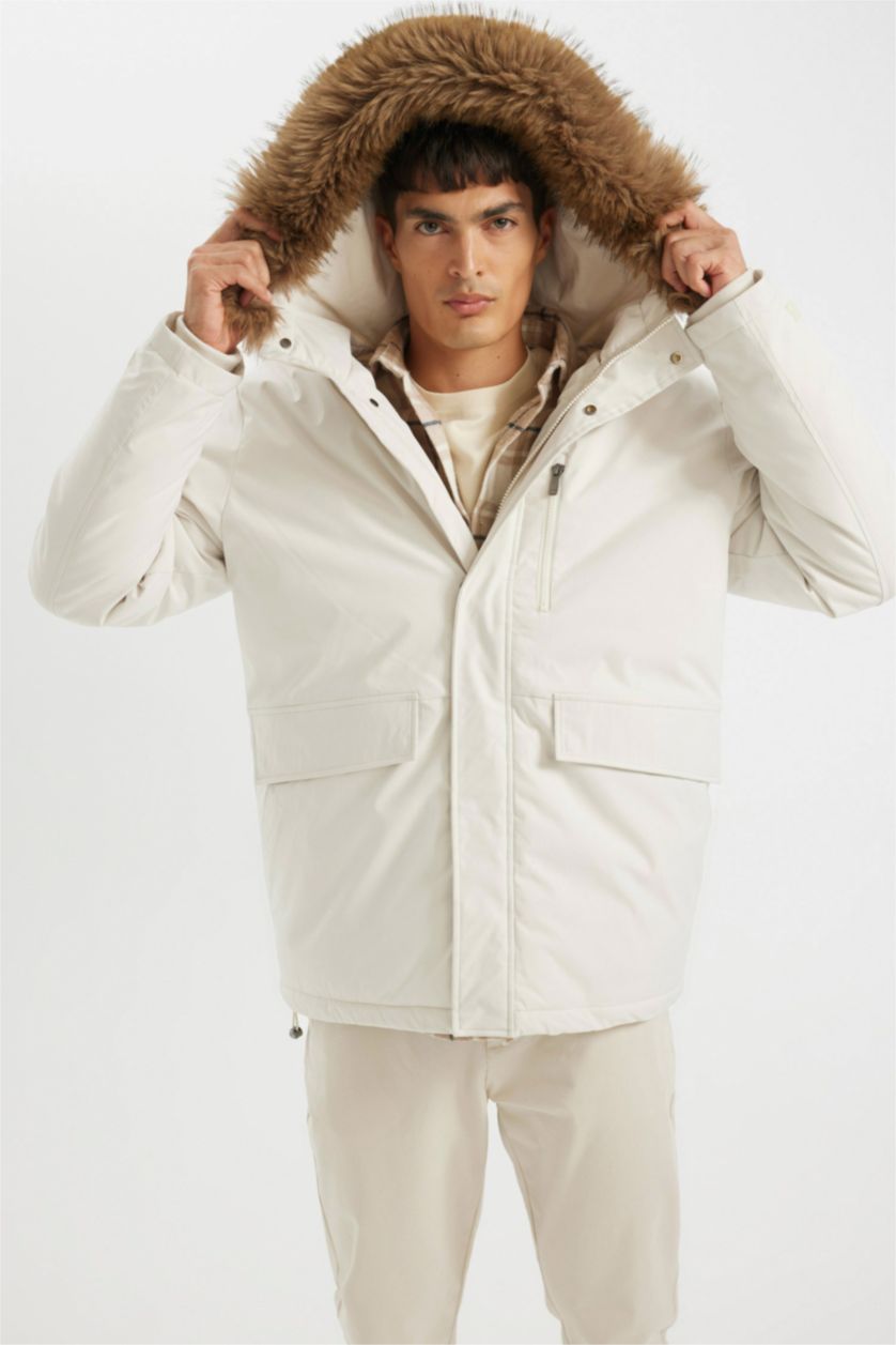 Erkek Ekru Regular Fit Kapüşonlu Fermuarlı Cepli Kürklü Mont Parka