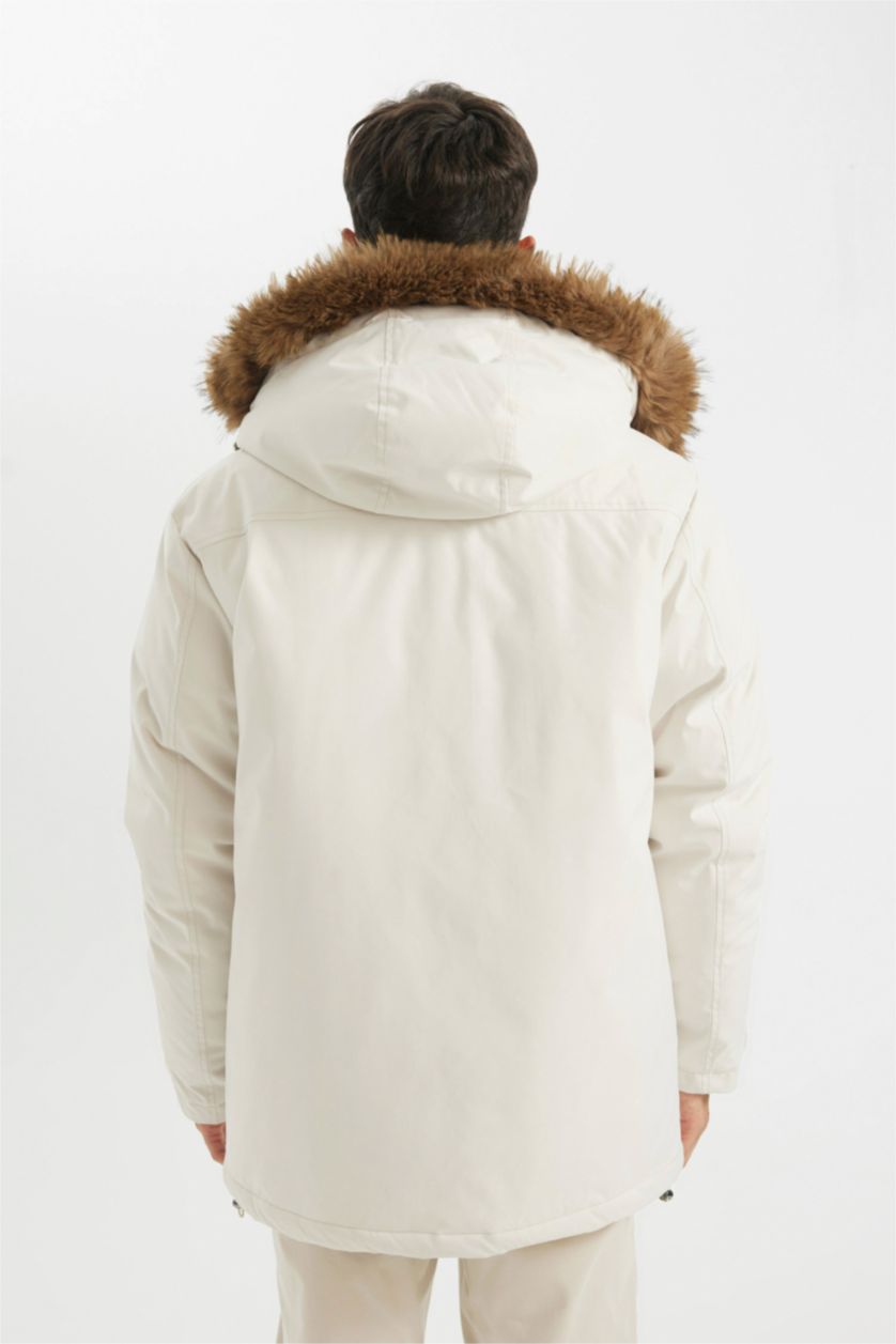 Erkek Ekru Regular Fit Kapüşonlu Fermuarlı Cepli Kürklü Mont Parka