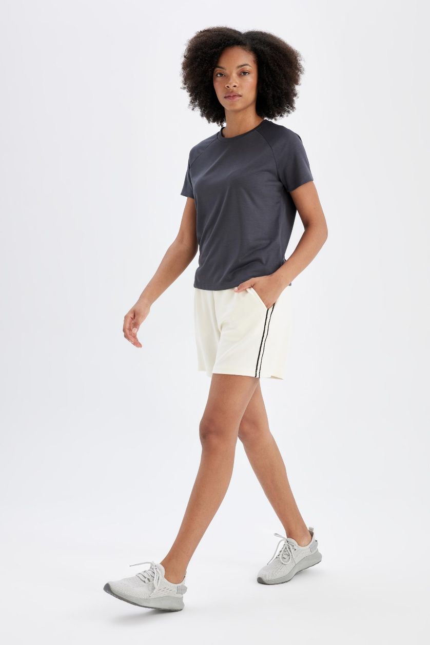 Kadın Kum Standart Fıt Sporcu Kısa Paça Modal Şort