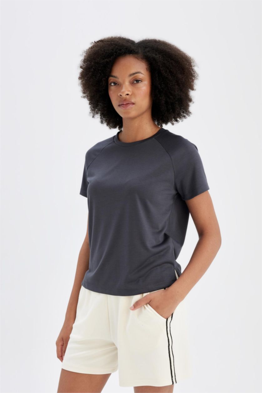 Kadın Kum Standart Fıt Sporcu Kısa Paça Modal Şort