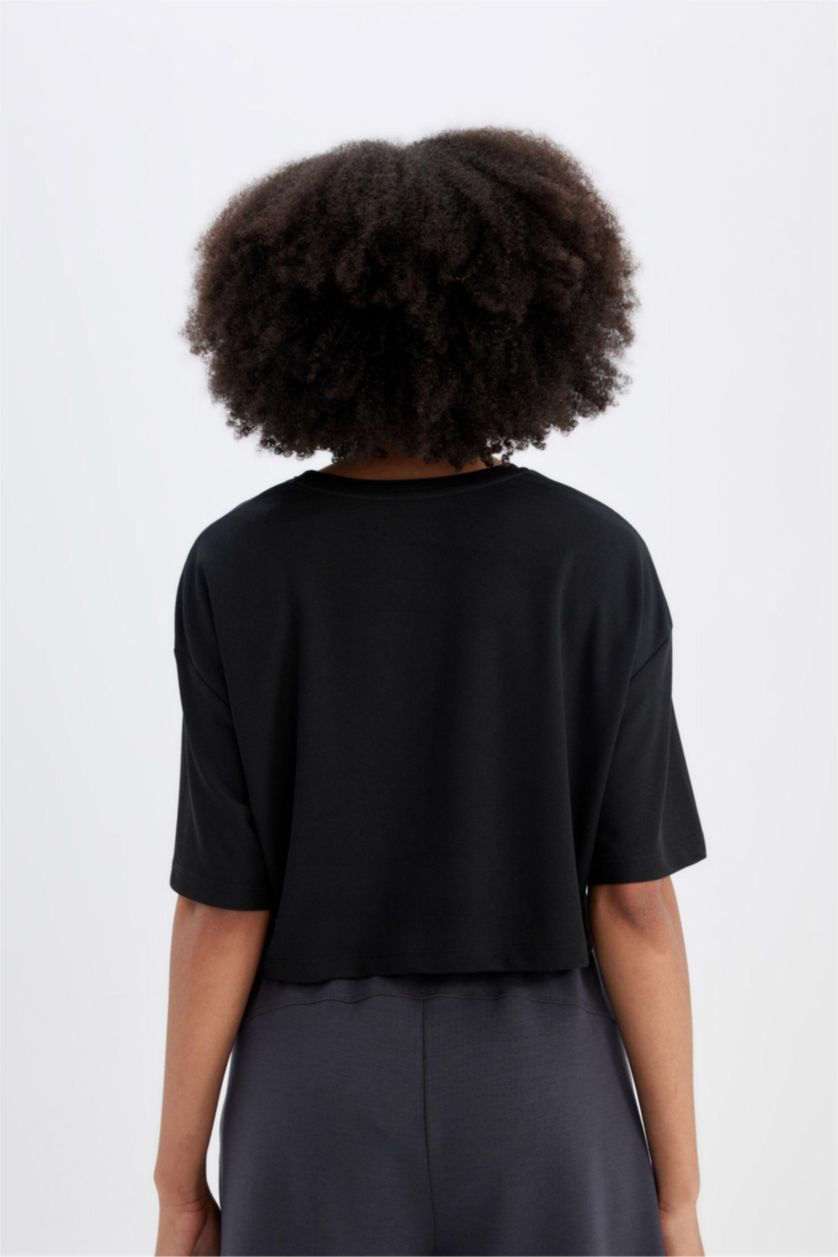 نساء أسود تيشيرت رياضي اوفر سايز نص ردن بطبعة شعار من DeFactoFit