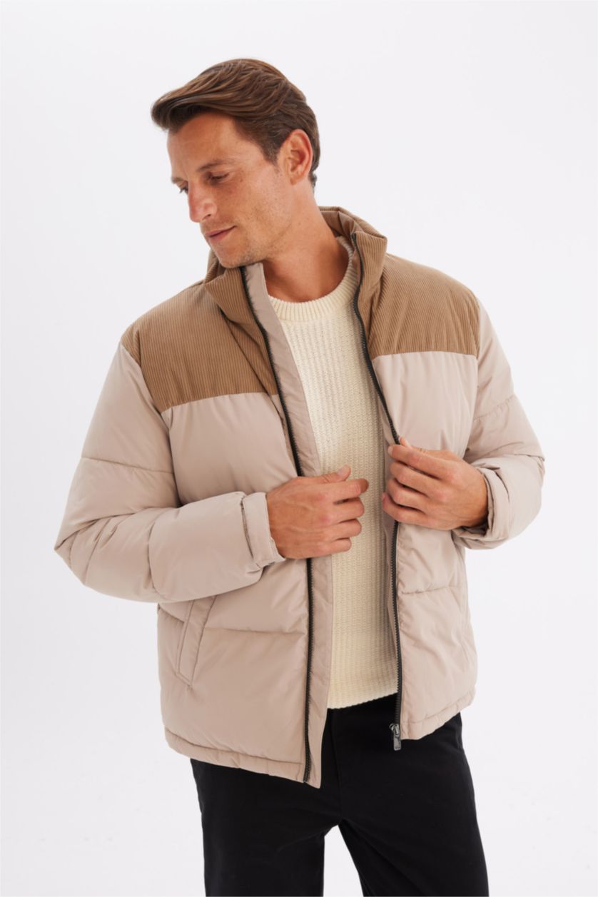 Erkek Bej Su Geçirmez Şişme Mont Slim Fit Dar Kesim Dik Yaka Fermuarlı Cepli