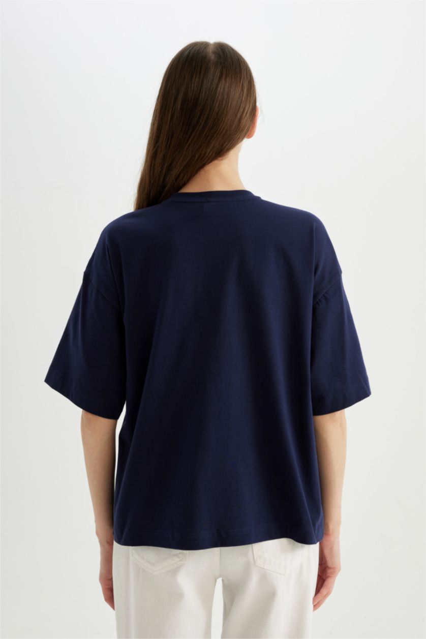 نساء كحلي تيشيرت نص كم بطبعة شعار واسع برقبة مستديرة