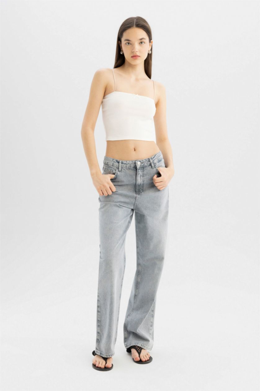 Woman White Fitted Ribbed Camisole Crop Top