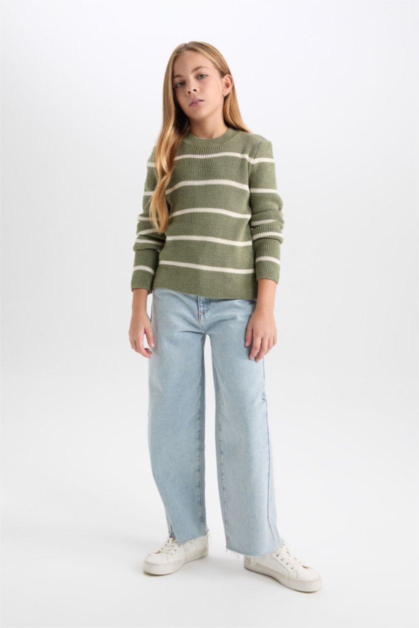 بناتي كاكي فاتح بلوفر بناتي سليم فيت برقبة مستديرة