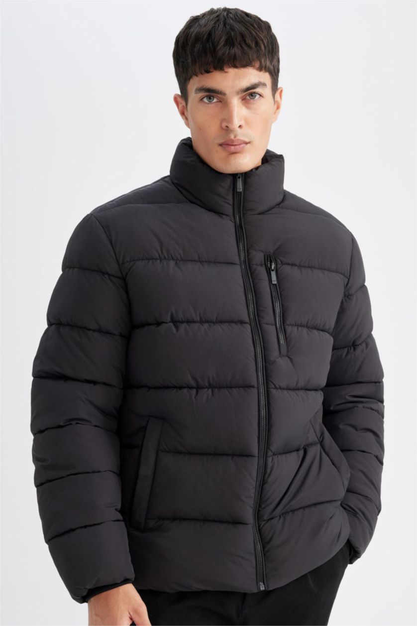 Erkek Siyah Su İtici Rüzgar Geçirmez Slim Fit Dar Kesim Dik Yaka Astarlı Fermuarlı Cepli Kışlık Şişme Mont