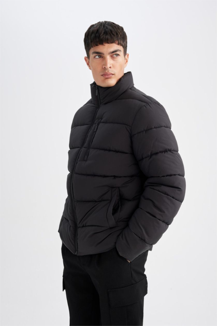 Erkek Siyah Su İtici Rüzgar Geçirmez Slim Fit Dar Kesim Dik Yaka Astarlı Fermuarlı Cepli Kışlık Şişme Mont