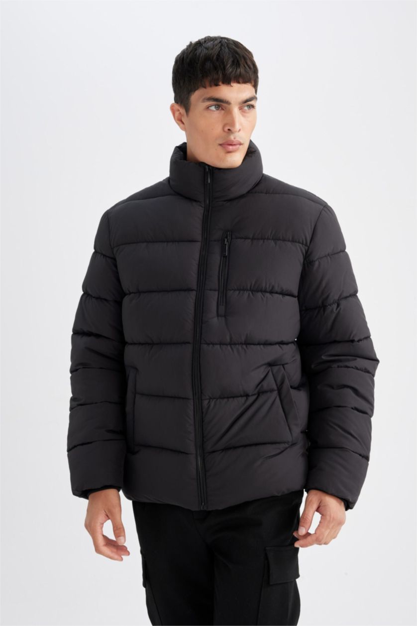 Erkek Siyah Su İtici Rüzgar Geçirmez Slim Fit Dar Kesim Dik Yaka Astarlı Fermuarlı Cepli Kışlık Şişme Mont