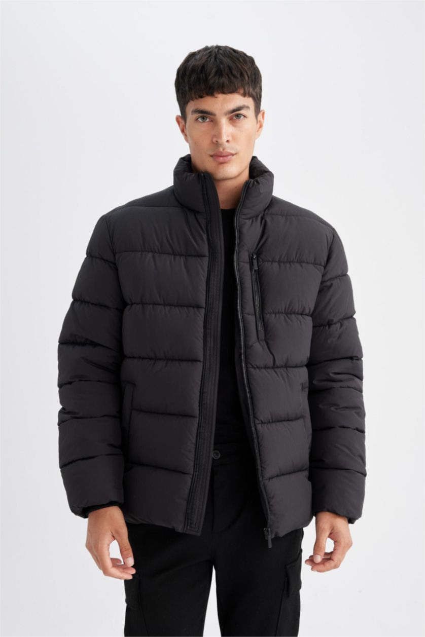 Erkek Siyah Su İtici Rüzgar Geçirmez Slim Fit Dar Kesim Dik Yaka Astarlı Fermuarlı Cepli Kışlık Şişme Mont