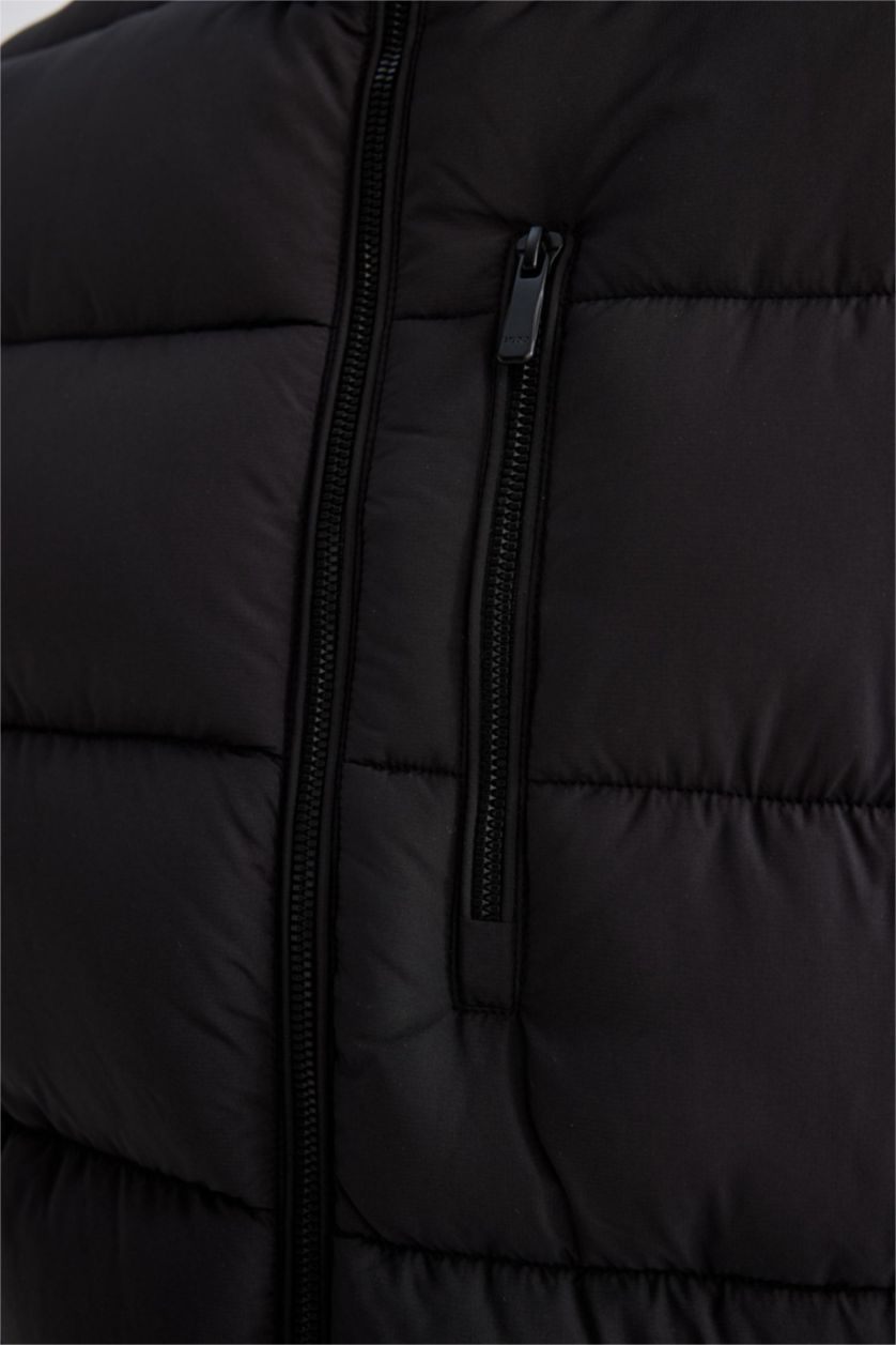 Erkek Siyah Su İtici Rüzgar Geçirmez Slim Fit Dar Kesim Dik Yaka Astarlı Fermuarlı Cepli Kışlık Şişme Mont