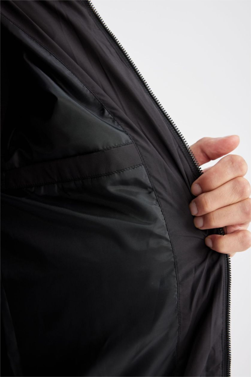 Erkek Siyah Su İtici Rüzgar Geçirmez Slim Fit Dar Kesim Dik Yaka Astarlı Fermuarlı Cepli Kışlık Şişme Mont