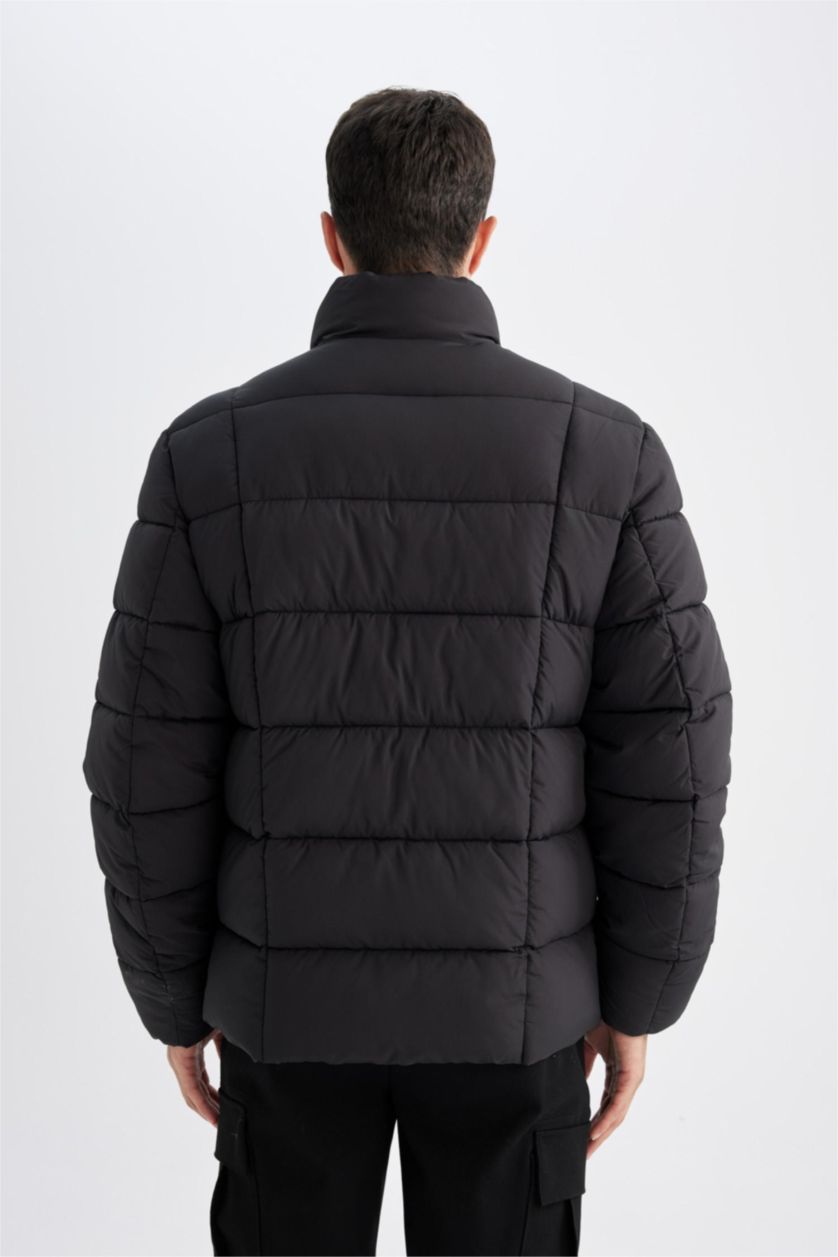 Erkek Siyah Su İtici Rüzgar Geçirmez Slim Fit Dar Kesim Dik Yaka Astarlı Fermuarlı Cepli Kışlık Şişme Mont