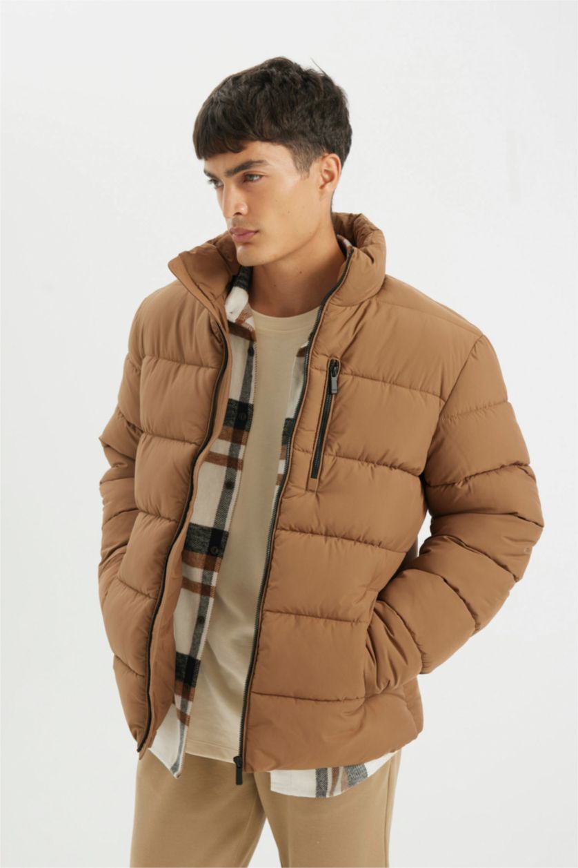 Мужчины Верблюжья шерсть Дутая куртка водоотталкивающая приталенного кроя с воротником на молнии