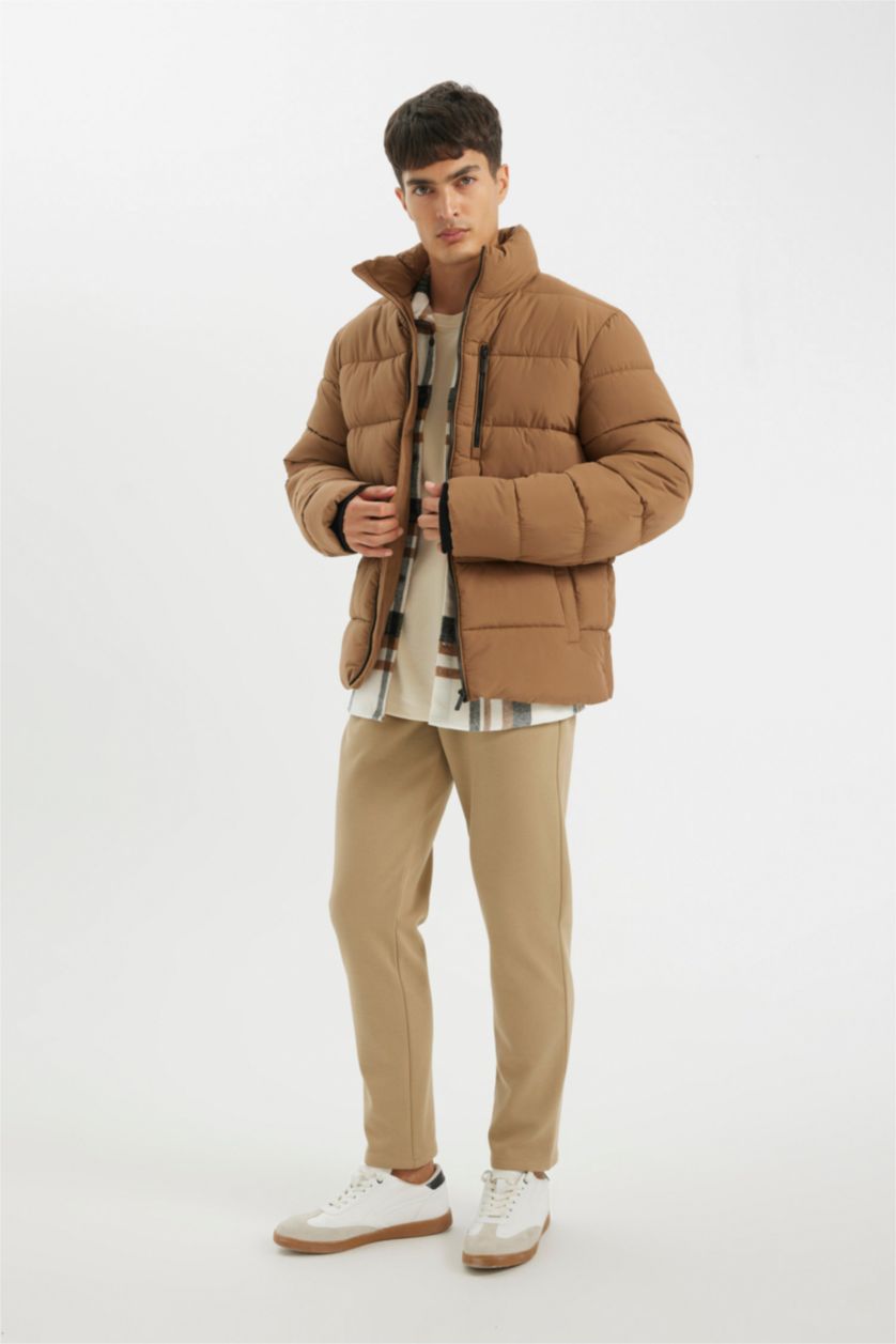 Мужчины Верблюжья шерсть Дутая куртка водоотталкивающая приталенного кроя с воротником на молнии